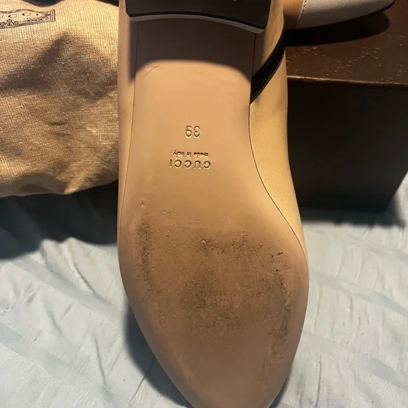 Gucci Beige and White Flats with Black Trim - Picture 2 of 4